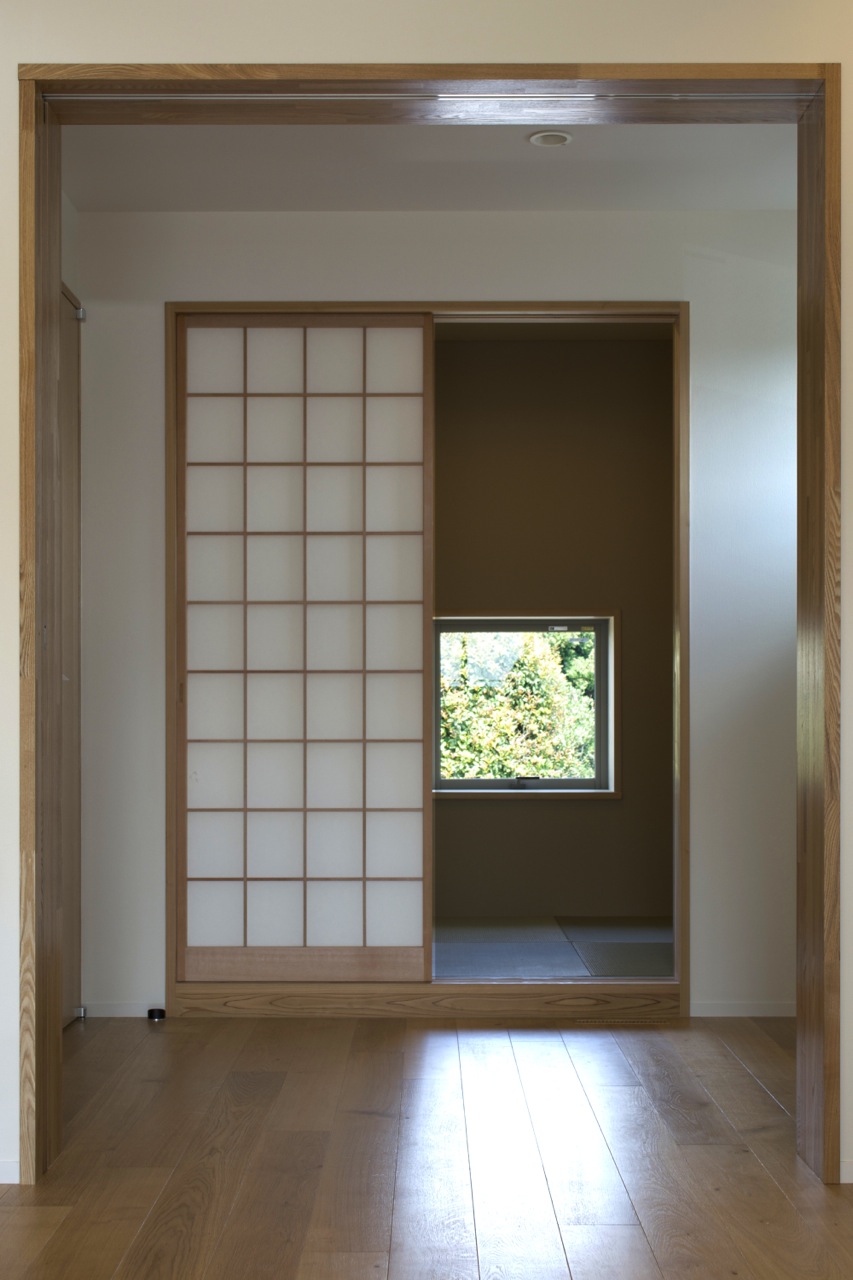 Japanese room sliding doors and window screens open.   Japanese room sliding doors and window screens open.